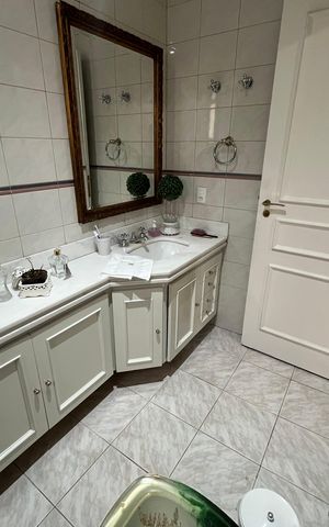 Apartamento à venda com 300m², 4 quartos e 4 vagas Apartamento à venda com 300m², 4 quartos e 4 vagasBanheiro