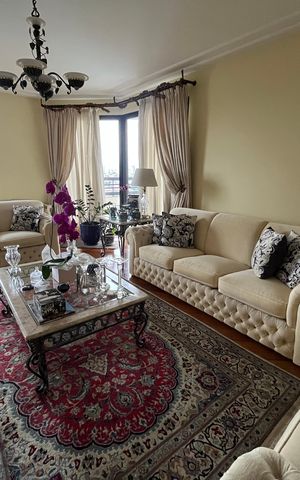Apartamento à venda com 300m², 4 quartos e 4 vagas Apartamento à venda com 300m², 4 quartos e 4 vagasSala