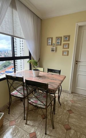 Apartamento à venda com 300m², 4 quartos e 4 vagas Apartamento à venda com 300m², 4 quartos e 4 vagasSala de almoço