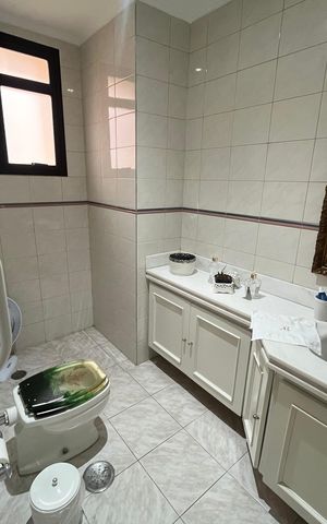 Apartamento à venda com 300m², 4 quartos e 4 vagas Apartamento à venda com 300m², 4 quartos e 4 vagasBanheiro