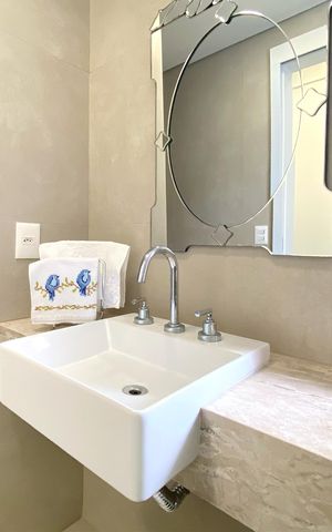 Apartamento à venda com 111m², 2 quartos e 3 vagas Apartamento à venda com 111m², 2 quartos e 3 vagasBanheiro da Suíte 1
