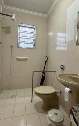 Casa à venda com 218m², 3 quartos e 2 vagas Casa à venda com 218m², 3 quartos e 2 vagasBanheiro 2