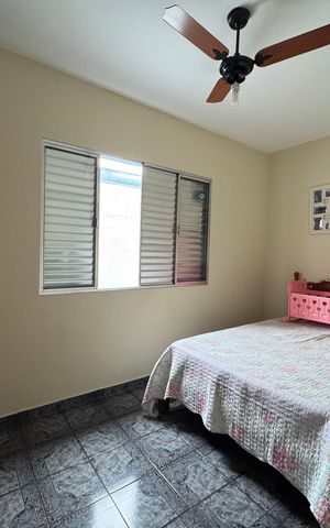 Casa à venda com 218m², 3 quartos e 2 vagas Casa à venda com 218m², 3 quartos e 2 vagasQuarto 2