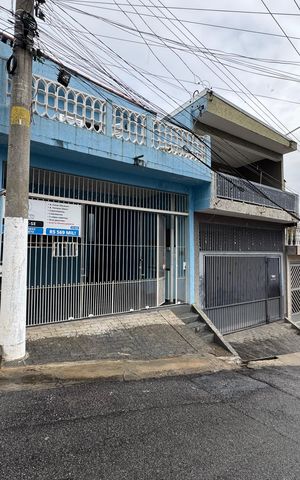 Casa à venda com 218m², 3 quartos e 2 vagas Casa à venda com 218m², 3 quartos e 2 vagasFachada com PLACA