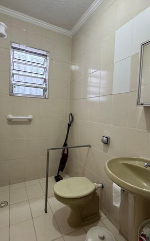 Casa à venda com 218m², 3 quartos e 2 vagas Casa à venda com 218m², 3 quartos e 2 vagasBanheiro 2