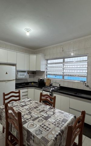 Casa à venda com 218m², 3 quartos e 2 vagas Casa à venda com 218m², 3 quartos e 2 vagasCozinha