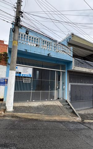 Casa à venda com 218m², 3 quartos e 2 vagas Casa à venda com 218m², 3 quartos e 2 vagasFachada com PLACA