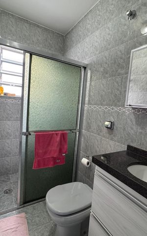 Casa à venda com 218m², 3 quartos e 2 vagas Casa à venda com 218m², 3 quartos e 2 vagasBanheiro 1