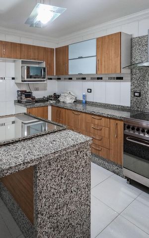 Casa à venda com 132m², 3 quartos e 4 vagas