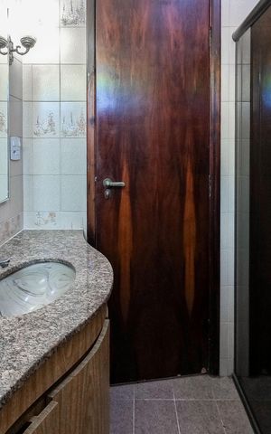 Casa à venda com 132m², 3 quartos e 4 vagas