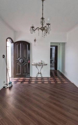 Casa à venda com 132m², 3 quartos e 4 vagas