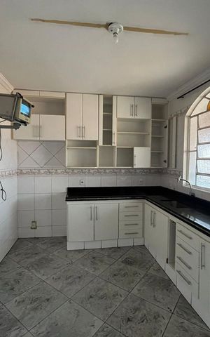 Casa para alugar com 300m², 4 quartos e 5 vagas Casa para alugar com 300m², 4 quartos e 5 vagasCozinha