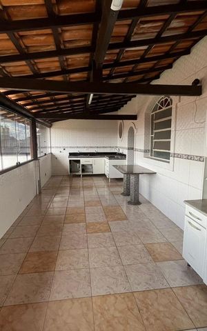 Casa para alugar com 300m², 4 quartos e 5 vagas