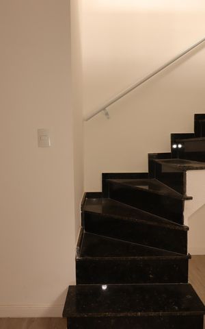 Apartamento à venda com 90m², 2 quartos e 1 vagaEscada