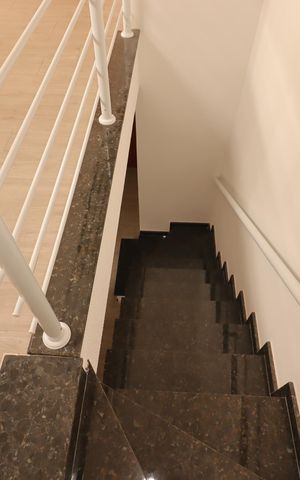 Apartamento à venda com 90m², 2 quartos e 1 vagaEscada