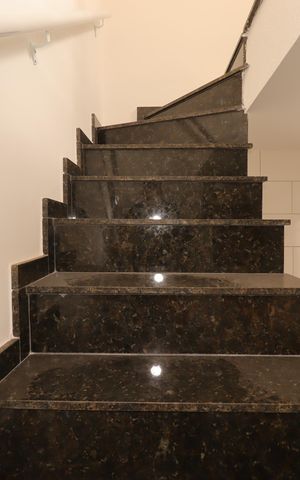 Apartamento à venda com 90m², 2 quartos e 1 vagaEscada