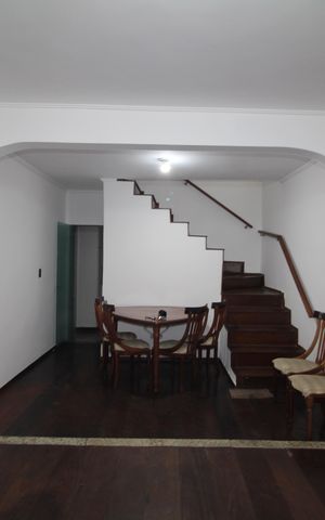 Casa à venda com 112m², 4 quartos e 3 vagasSala