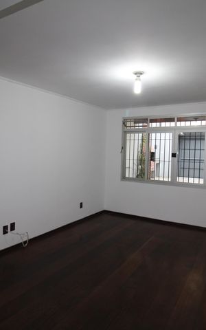 Casa à venda com 112m², 4 quartos e 3 vagasSala