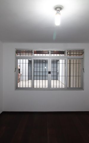 Casa à venda com 112m², 4 quartos e 3 vagasSala