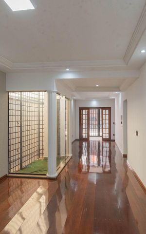Casa para alugar com 200m², 3 quartos e 4 vagas Casa para alugar com 200m², 3 quartos e 4 vagasSala
