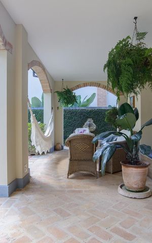 Casa de condomínio à venda com 416m², 4 quartos e 4 vagas Casa de condomínio à venda com 416m², 4 quartos e 4 vagasÁrea externa