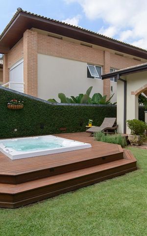 Casa de condomínio à venda com 416m², 4 quartos e 4 vagas Casa de condomínio à venda com 416m², 4 quartos e 4 vagasÁrea externa