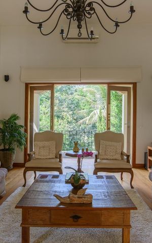 Casa de condomínio à venda com 416m², 4 quartos e 4 vagas Casa de condomínio à venda com 416m², 4 quartos e 4 vagasSala
