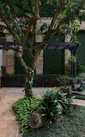 Casa de condomínio à venda com 416m², 4 quartos e 4 vagas Casa de condomínio à venda com 416m², 4 quartos e 4 vagasÁrea externa