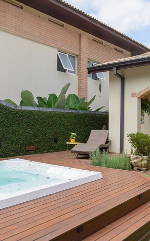 Casa de condomínio à venda com 416m², 4 quartos e 4 vagas Casa de condomínio à venda com 416m², 4 quartos e 4 vagasÁrea externa