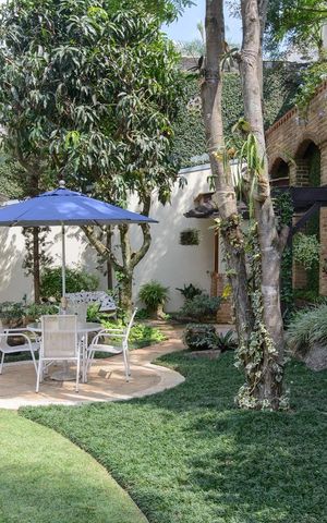 Casa de condomínio à venda com 416m², 4 quartos e 4 vagas Casa de condomínio à venda com 416m², 4 quartos e 4 vagasÁrea externa