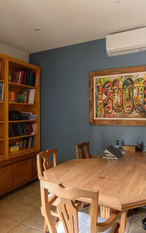 Casa de condomínio à venda com 416m², 4 quartos e 4 vagas Casa de condomínio à venda com 416m², 4 quartos e 4 vagasEscritório