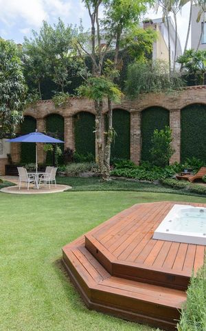 Casa de condomínio à venda com 416m², 4 quartos e 4 vagas Casa de condomínio à venda com 416m², 4 quartos e 4 vagasÁrea externa
