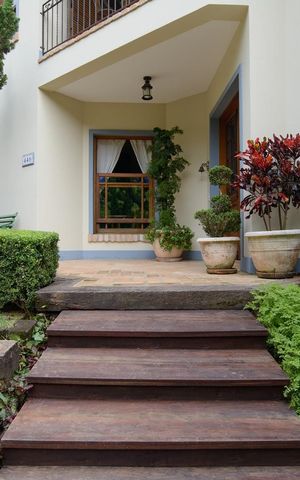 Casa de condomínio à venda com 416m², 4 quartos e 4 vagas Casa de condomínio à venda com 416m², 4 quartos e 4 vagasÁrea externa
