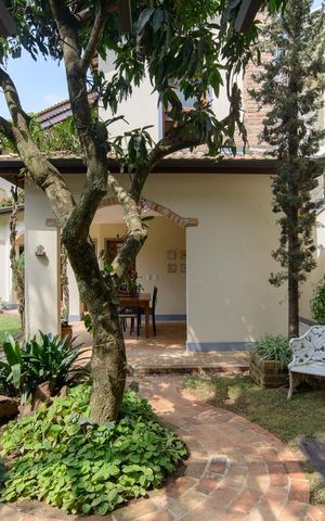 Casa de condomínio à venda com 416m², 4 quartos e 4 vagas Casa de condomínio à venda com 416m², 4 quartos e 4 vagasÁrea externa