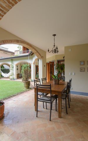 Casa de condomínio à venda com 416m², 4 quartos e 4 vagas Casa de condomínio à venda com 416m², 4 quartos e 4 vagasÁrea externa
