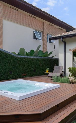 Casa de condomínio à venda com 416m², 4 quartos e 4 vagas Casa de condomínio à venda com 416m², 4 quartos e 4 vagasÁrea externa