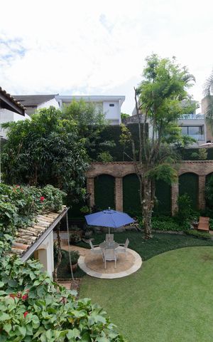 Casa de condomínio à venda com 416m², 4 quartos e 4 vagas Casa de condomínio à venda com 416m², 4 quartos e 4 vagasÁrea externa