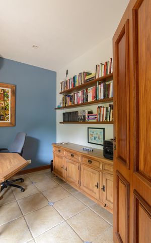 Casa de condomínio à venda com 416m², 4 quartos e 4 vagas Casa de condomínio à venda com 416m², 4 quartos e 4 vagasEscritório