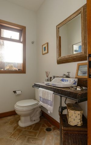 Casa de condomínio à venda com 416m², 4 quartos e 4 vagas Casa de condomínio à venda com 416m², 4 quartos e 4 vagasLavabo