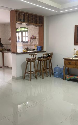 Casa de condomínio para alugar com 220m², 6 quartos e 3 vagas