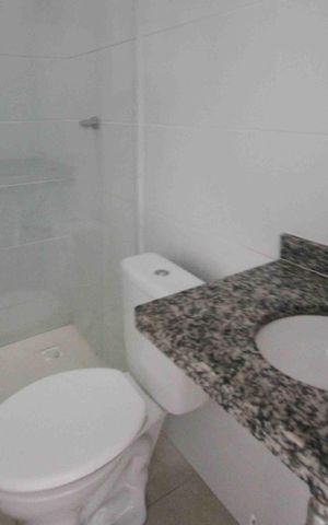 Casa de condomínio à venda com 40m², 2 quartos e 1 vaga Casa de condomínio à venda com 40m², 2 quartos e 1 vagaBanheiro