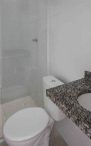 Casa de condomínio à venda com 40m², 2 quartos e 1 vaga Casa de condomínio à venda com 40m², 2 quartos e 1 vagaBanheiro