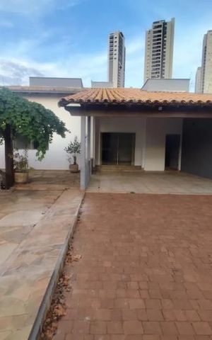 Casa para alugar com 260m², 3 quartos e 3 vagas