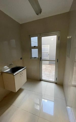 Casa para alugar com 260m², 3 quartos e 3 vagas Casa para alugar com 260m², 3 quartos e 3 vagasLavanderia