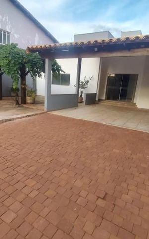 Casa para alugar com 260m², 3 quartos e 3 vagas