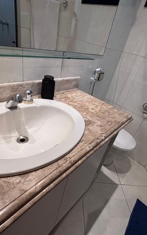Apartamento à venda com 100m², 3 quartos e 2 vagas Apartamento à venda com 100m², 3 quartos e 2 vagasBanheiro