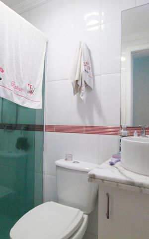 Casa à venda com 186m², 4 quartos e 2 vagas Casa à venda com 186m², 4 quartos e 2 vagasBanheiro Corredor