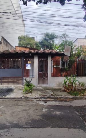 Casa à venda com 140m², 4 quartos e 2 vagas Casa à venda com 140m², 4 quartos e 2 vagasFachada