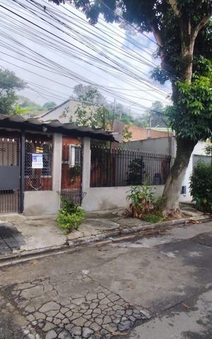 Casa à venda com 140m², 4 quartos e 2 vagas Casa à venda com 140m², 4 quartos e 2 vagasFachada