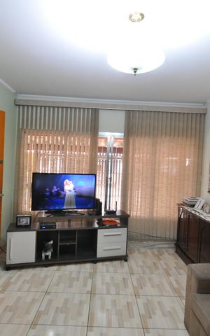 Casa à venda com 140m², 2 quartos e 2 vagasSala